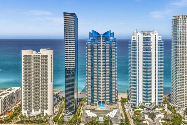 Building Photo - 17121 Collins Ave
