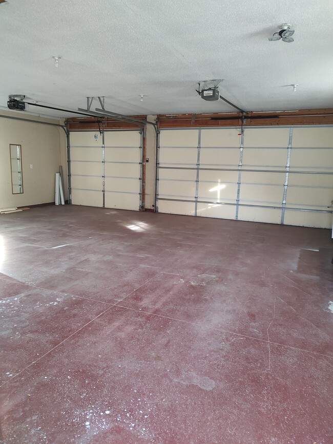 3-car garage (inside) - 1301 20th St S