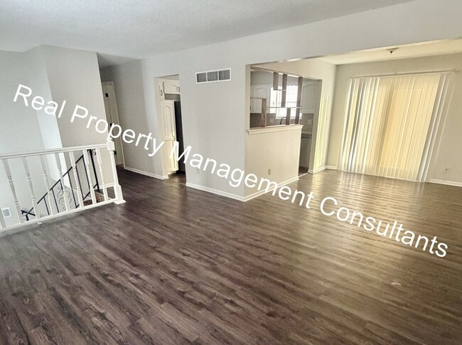 Building Photo - 1/2 Months Rent Credit on Split-Level 3 Bedroom Home