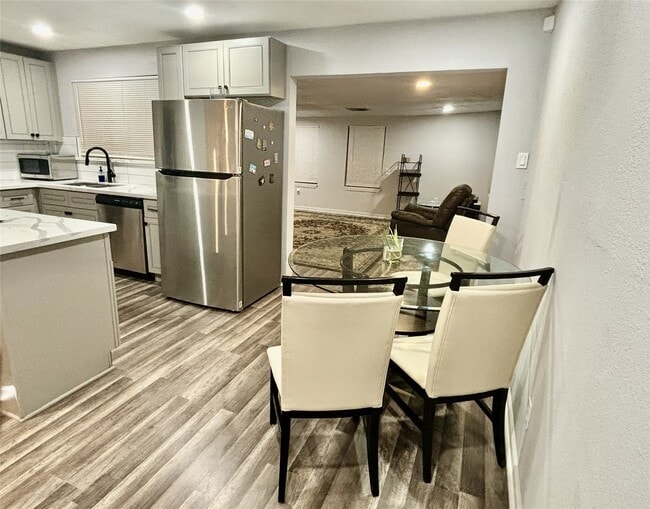 Building Photo - 4014 Farmer St