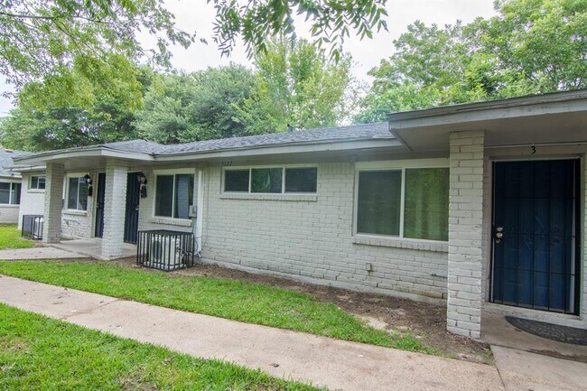 Building Photo - 5124 Clover St