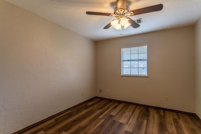Building Photo - Single Family Home Weatherford