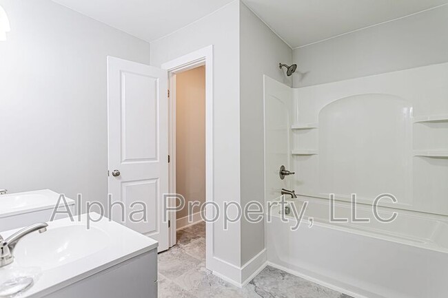 Building Photo - 741 Anderson Dr