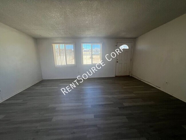 Building Photo - 1379 Riverside Dr