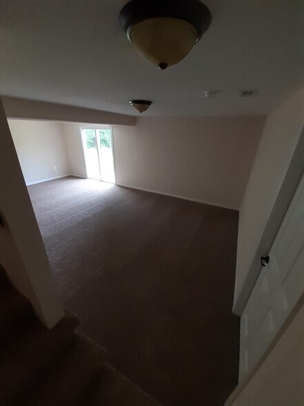 Building Photo - 632 High School St