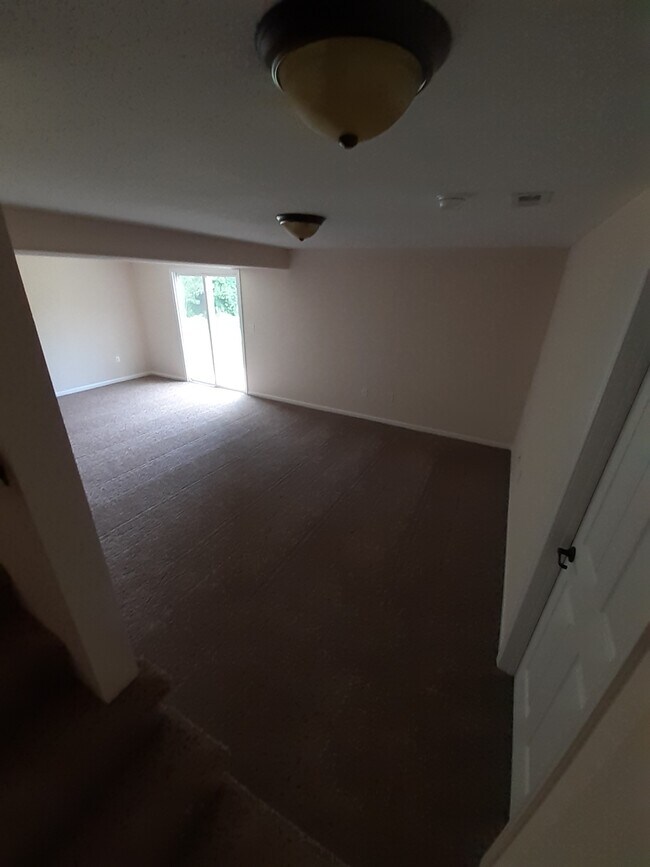 Building Photo - 632 High School St