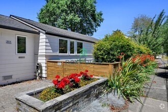 Building Photo - A beautiful 3 bedrooms and 2 bathrooms house