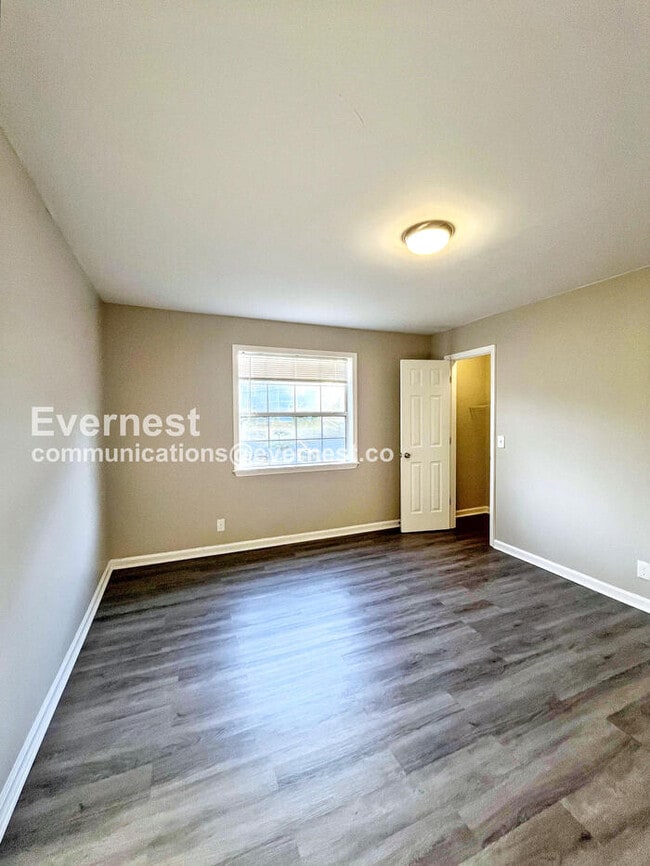 Building Photo - 2315 Oak Ct