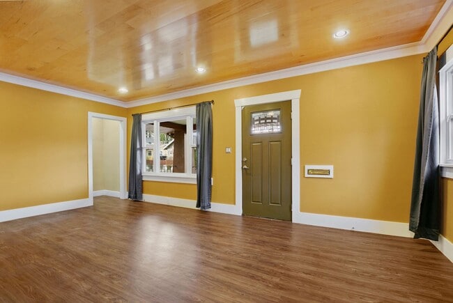 Building Photo - Classic Portland Bungalow