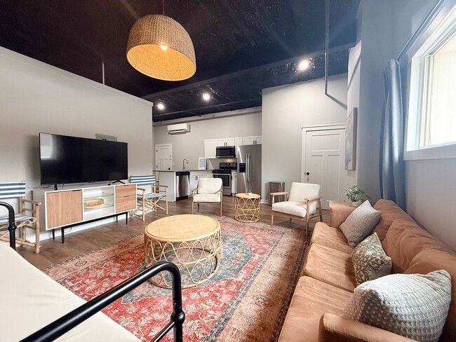 Building Photo - 209 S Church St