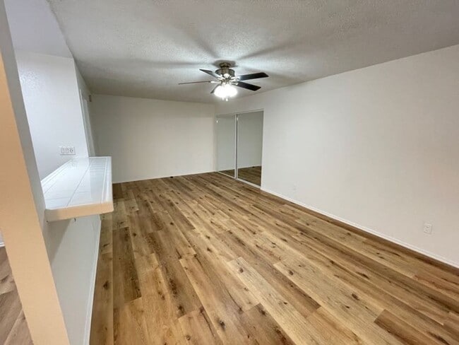 Interior Photo - 5708 Tujunga Ave
