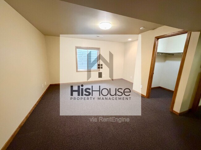 Building Photo - 2318 45th Ave