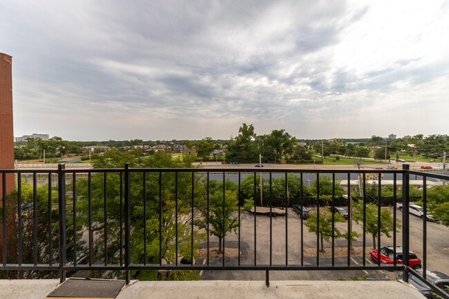 Building Photo - 5630 Pershing Ave