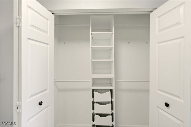 Building Photo - 6490 Aragon Way