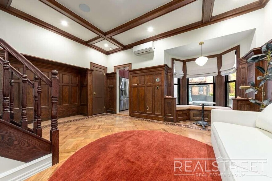 Building Photo - Luxury 4-Bed, 3.5-Bath Duplex with Private...