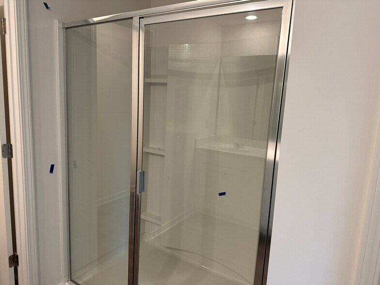 Building Photo - 1112 Holland Dr