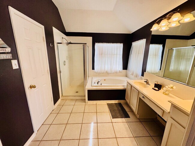 Building Photo - 3318 Ridgepoint Ct