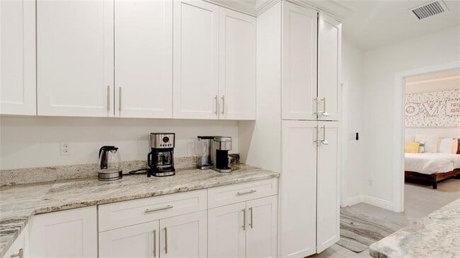 Building Photo - 627 47th St