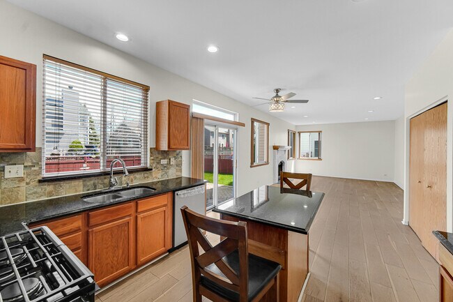 Building Photo - 1998 Conway Ln