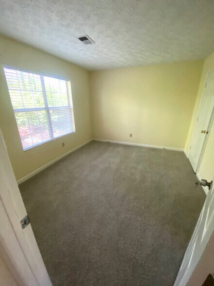 Building Photo - Room in House on Wilkie Way NW