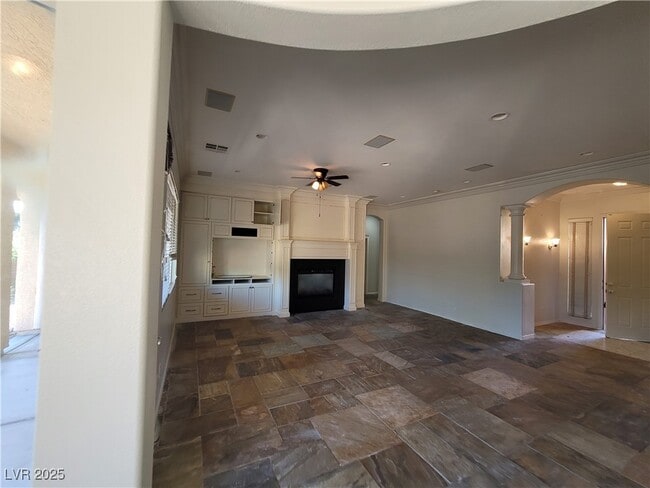 Building Photo - 9338 Wilderness Glen Ave