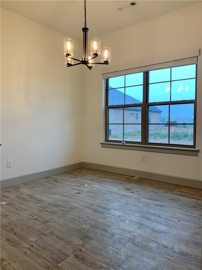 Building Photo - 1100 Tracey Ln