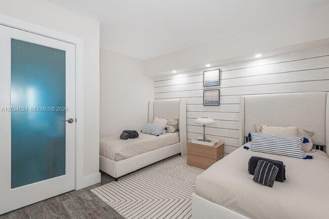 Building Photo - 2301 Collins Ave