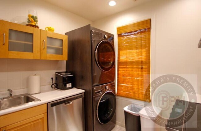 Building Photo - 822 N 50th Ave