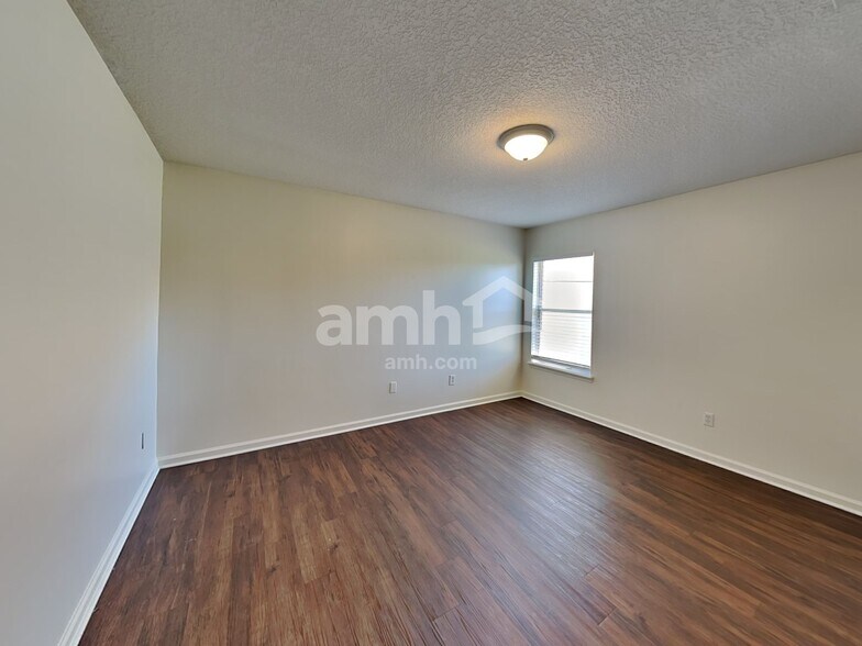 Building Photo - 341 Diana Ct