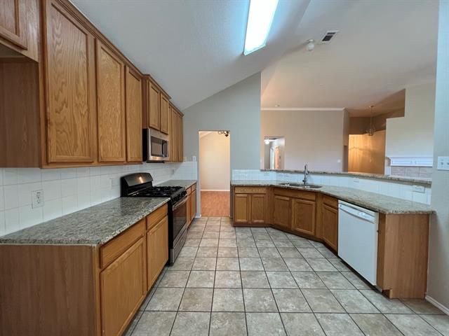 Building Photo - 217 Willowlake Dr