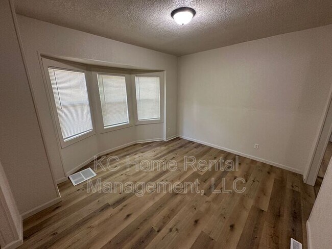 Building Photo - 3203 E 26th Terrace