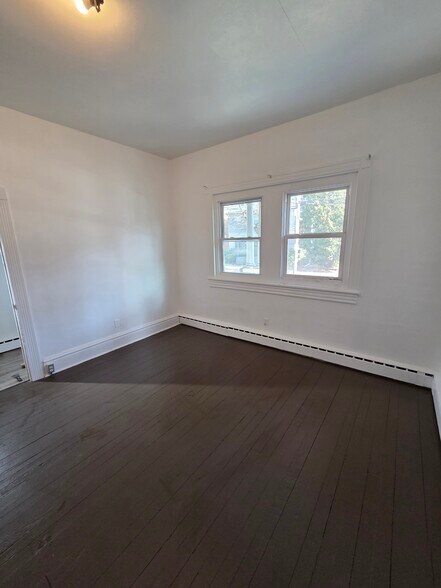 Building Photo - 365 S River St