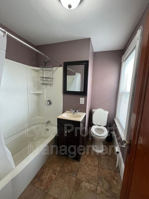 Building Photo - 276 Hunt St