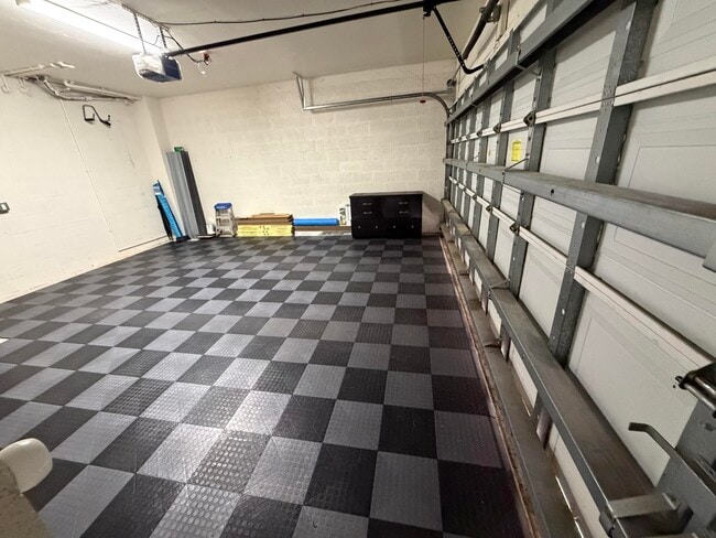 Building Photo - 1910 Belmont Pl