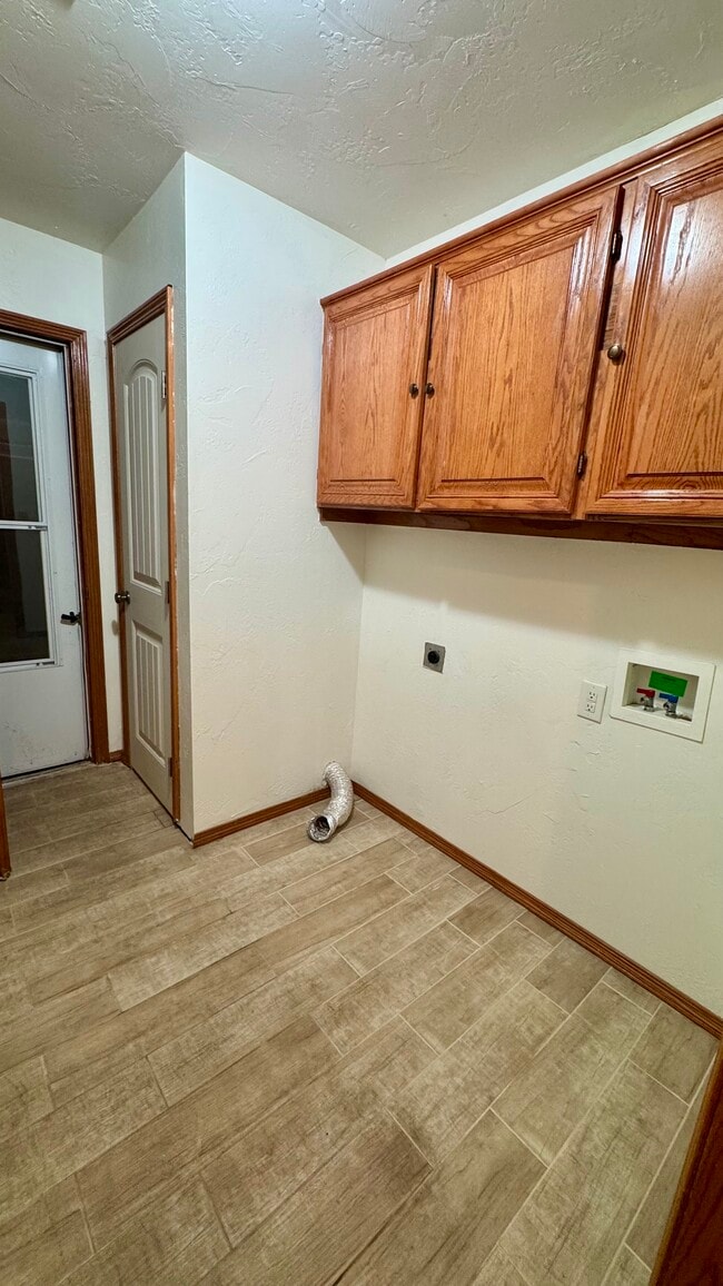 Building Photo - 322 Pinehurst Dr