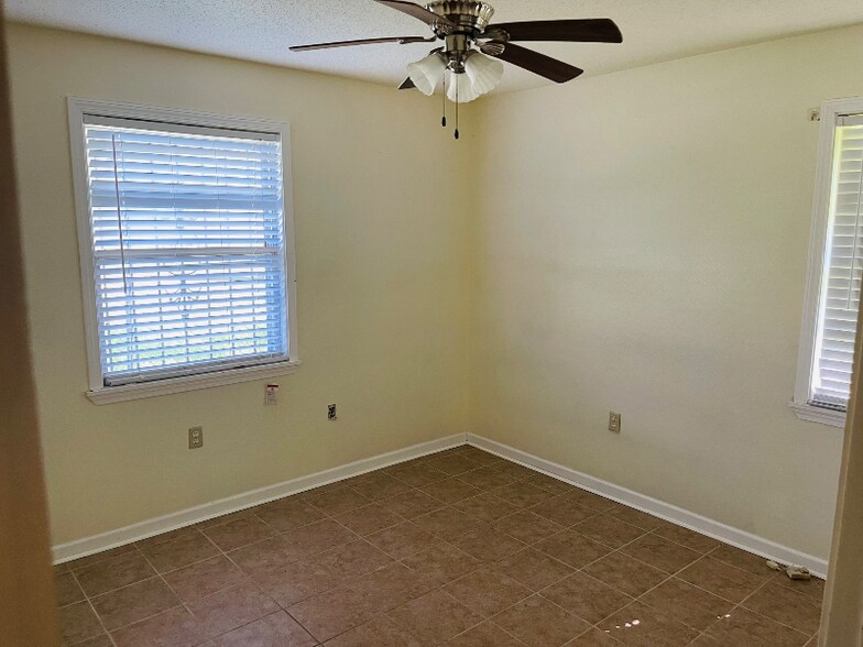 Building Photo - 6444 Silverleaf Ave