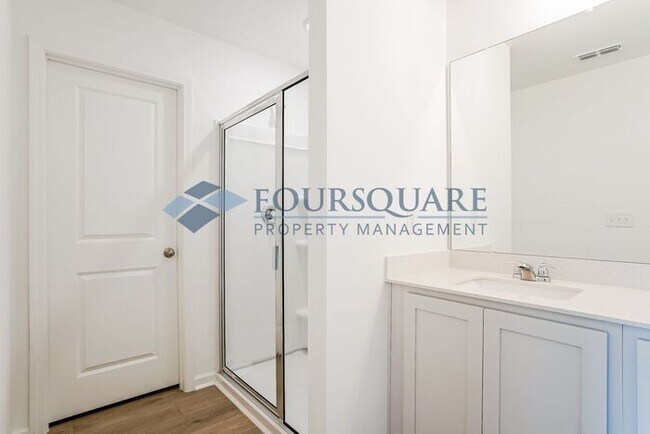 Building Photo - Stylish End-Unit Townhome with Patio & One Car Garage  – Crescent Mills, Clayton