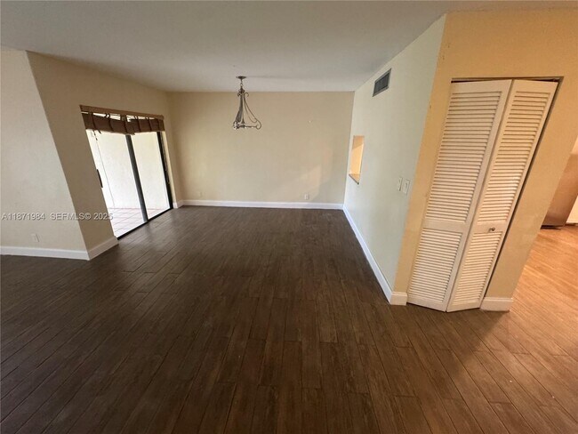 Building Photo - 6521 Racquet Club Dr