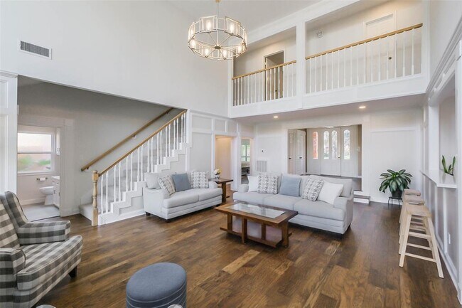 Building Photo - 1319 Hannington Dr