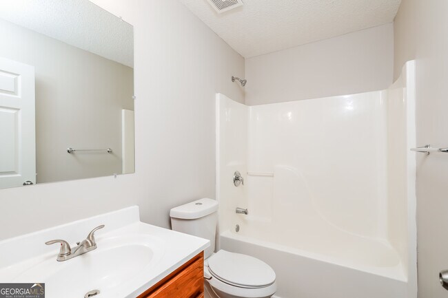 Building Photo - 465 Pinevale Ct