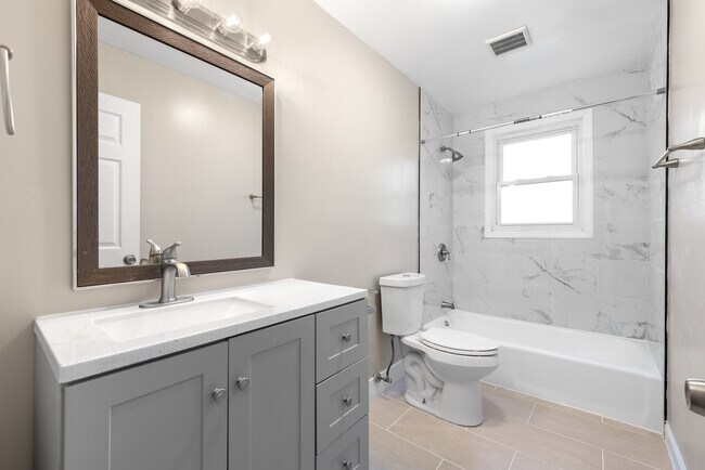 Building Photo - 3308 Birchwood Dr