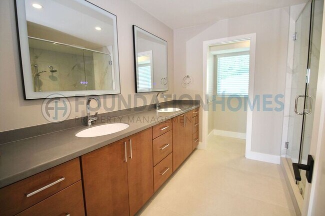 Building Photo - 124 Esmeyer Dr