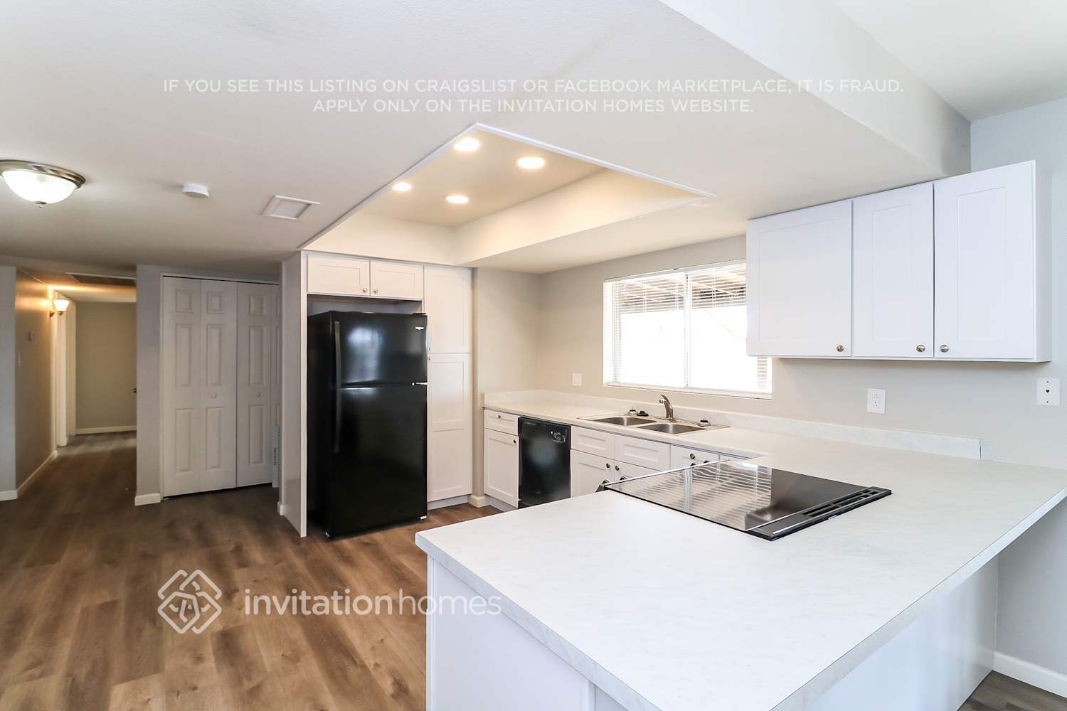Building Photo - 4221 W Paradise Dr
