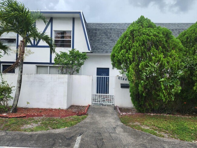 Primary Photo - 6744 SW 40th St