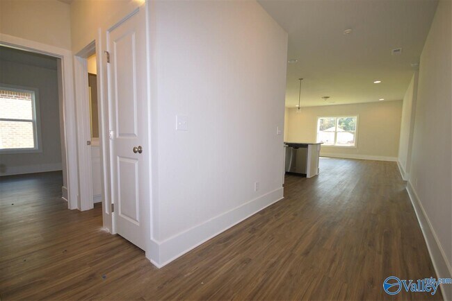 Building Photo - 104 Williams Pointe Boulevard SW