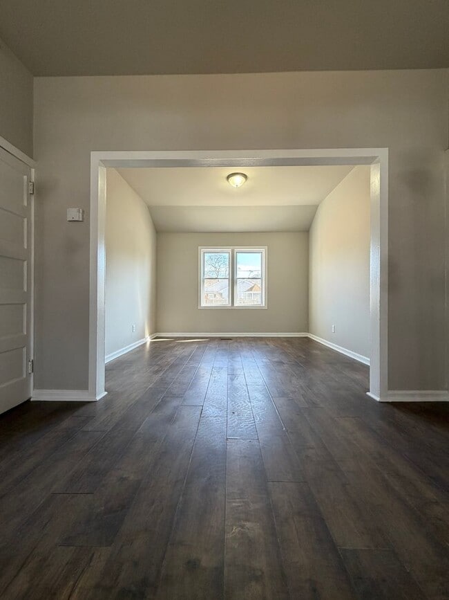 Building Photo - Bristol Borough-Three Bedroom Home Available Mid February