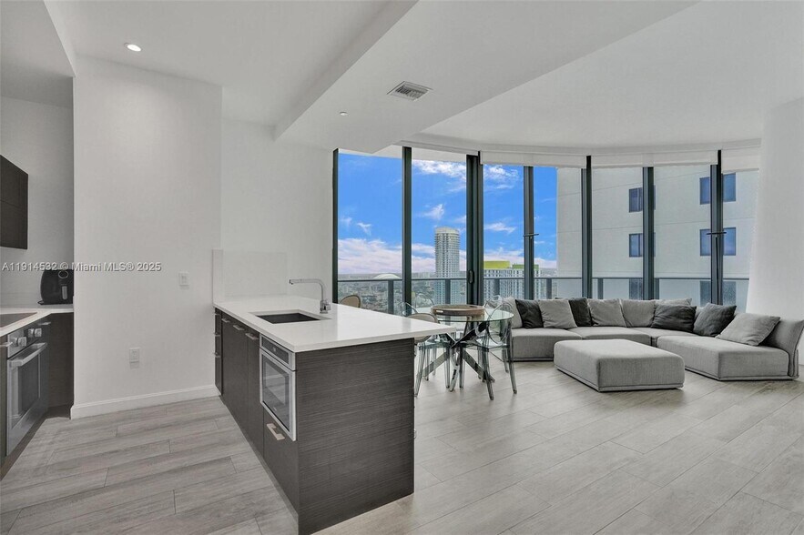 Building Photo - 55 SW 9th St