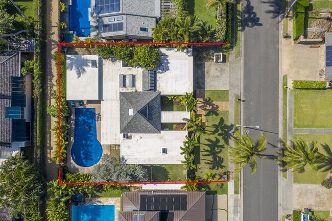 Building Photo - Elegant Home w/ Private Beach Access, Pool...