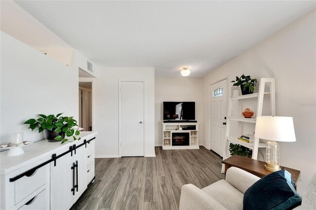 Building Photo - 1216 Hacienda Dr