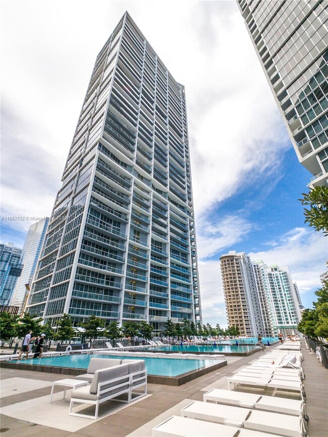 Building Photo - 495 Brickell Ave